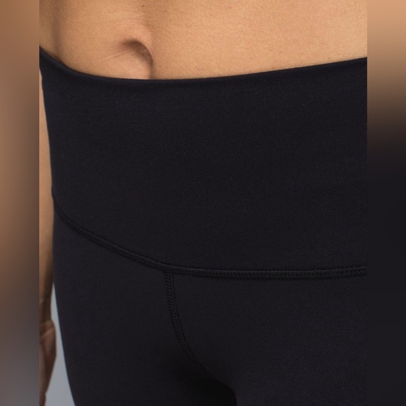 Lululemon High Times Crop *Tech Mesh
Black size 2 - Picture 14 of 16